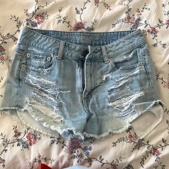 AE women’s 4 high rise festival pale Jean shorts - Picture 1 of 4